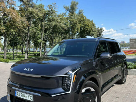 Киа EV9 2024 в Киеве на Automoto.ua Серый Киа EV9, объемом двигателя 0 л и пробегом 19 тыс. км за 59000 $, фото 1 на Automoto.ua