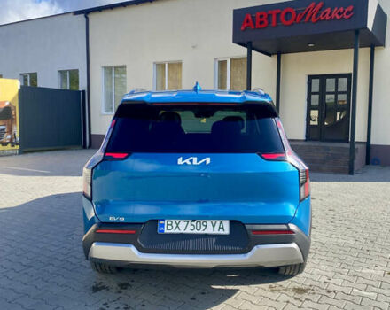 Синий Киа EV9, объемом двигателя 0 л и пробегом 32 тыс. км за 43500 $, фото 4 на Automoto.ua