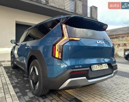 Синий Киа EV9, объемом двигателя 0 л и пробегом 33 тыс. км за 43990 $, фото 10 на Automoto.ua