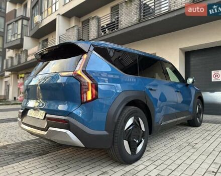 Синий Киа EV9, объемом двигателя 0 л и пробегом 33 тыс. км за 43990 $, фото 8 на Automoto.ua