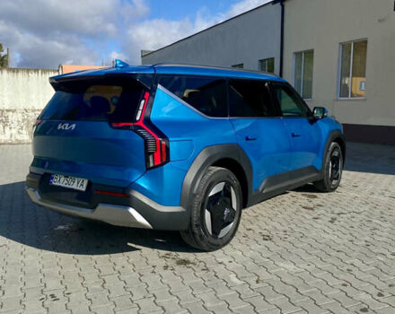 Синий Киа EV9, объемом двигателя 0 л и пробегом 32 тыс. км за 43500 $, фото 3 на Automoto.ua