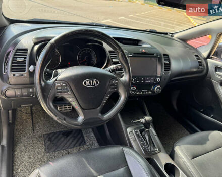 Белый Киа K3, объемом двигателя 1.59 л и пробегом 175 тыс. км за 10800 $, фото 6 на Automoto.ua