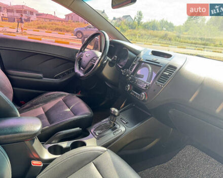 Белый Киа K3, объемом двигателя 1.59 л и пробегом 175 тыс. км за 10800 $, фото 12 на Automoto.ua