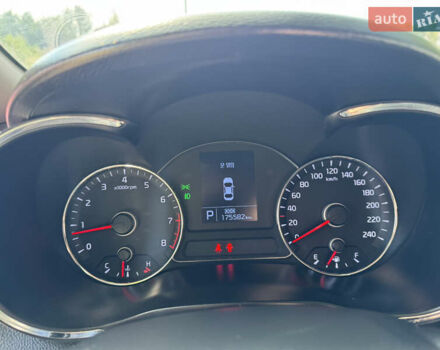 Белый Киа K3, объемом двигателя 1.59 л и пробегом 175 тыс. км за 10800 $, фото 11 на Automoto.ua