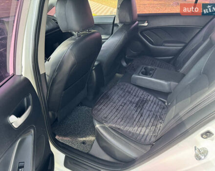 Белый Киа K3, объемом двигателя 1.59 л и пробегом 175 тыс. км за 10800 $, фото 10 на Automoto.ua