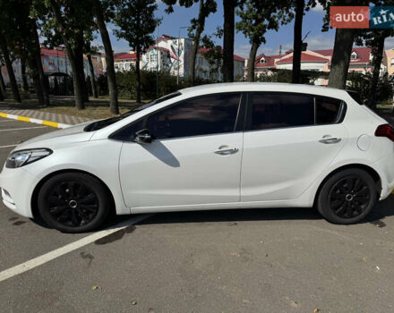 Белый Киа K3, объемом двигателя 1.59 л и пробегом 175 тыс. км за 10800 $, фото 1 на Automoto.ua