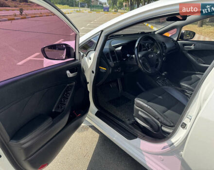 Белый Киа K3, объемом двигателя 1.59 л и пробегом 175 тыс. км за 10800 $, фото 8 на Automoto.ua