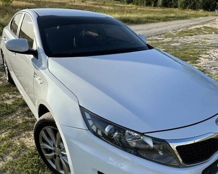 Белый Киа K5, объемом двигателя 2 л и пробегом 240 тыс. км за 8500 $, фото 2 на Automoto.ua