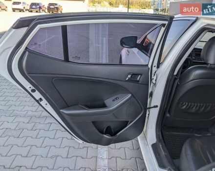 Белый Киа K5, объемом двигателя 2 л и пробегом 420 тыс. км за 7800 $, фото 14 на Automoto.ua