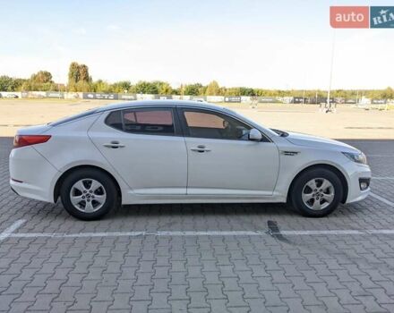 Белый Киа K5, объемом двигателя 2 л и пробегом 420 тыс. км за 7800 $, фото 4 на Automoto.ua