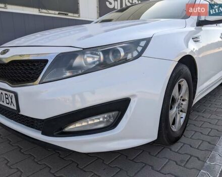 Белый Киа K5, объемом двигателя 2 л и пробегом 420 тыс. км за 7800 $, фото 7 на Automoto.ua