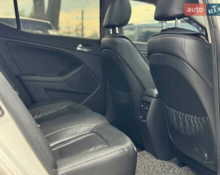 Білий Кіа K5, об'ємом двигуна 2 л та пробігом 374 тис. км за 7700 $, фото 17 на Automoto.ua