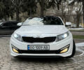 Белый Киа K5, объемом двигателя 2 л и пробегом 226 тыс. км за 9500 $, фото 1 на Automoto.ua