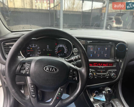 Белый Киа K5, объемом двигателя 2 л и пробегом 226 тыс. км за 9000 $, фото 23 на Automoto.ua