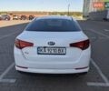 Белый Киа K5, объемом двигателя 2 л и пробегом 420 тыс. км за 7800 $, фото 3 на Automoto.ua