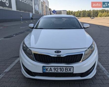 Белый Киа K5, объемом двигателя 2 л и пробегом 420 тыс. км за 7800 $, фото 1 на Automoto.ua