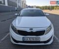 Белый Киа K5, объемом двигателя 2 л и пробегом 420 тыс. км за 7800 $, фото 1 на Automoto.ua