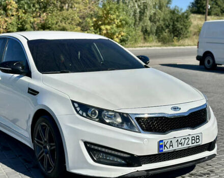 Белый Киа K5, объемом двигателя 2 л и пробегом 255 тыс. км за 9000 $, фото 2 на Automoto.ua