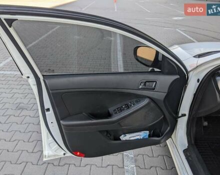 Білий Кіа K5, об'ємом двигуна 2 л та пробігом 420 тис. км за 7200 $, фото 17 на Automoto.ua