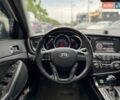 Білий Кіа K5, об'ємом двигуна 2 л та пробігом 374 тис. км за 7700 $, фото 19 на Automoto.ua