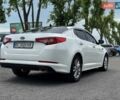 Білий Кіа K5, об'ємом двигуна 2 л та пробігом 374 тис. км за 7700 $, фото 4 на Automoto.ua