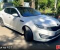 Белый Киа K5, объемом двигателя 2 л и пробегом 247 тыс. км за 9000 $, фото 1 на Automoto.ua
