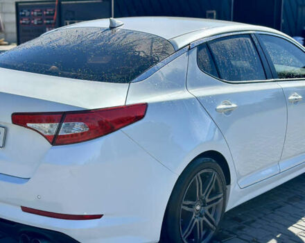 Белый Киа K5, объемом двигателя 2 л и пробегом 255 тыс. км за 9000 $, фото 4 на Automoto.ua