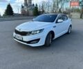 Белый Киа K5, объемом двигателя 2 л и пробегом 322 тыс. км за 8500 $, фото 1 на Automoto.ua