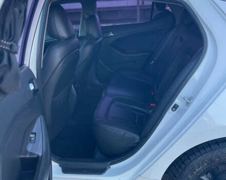 Білий Кіа K5, об'ємом двигуна 2 л та пробігом 260 тис. км за 9800 $, фото 6 на Automoto.ua