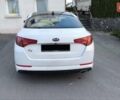 Белый Киа K5, объемом двигателя 2 л и пробегом 363 тыс. км за 7600 $, фото 4 на Automoto.ua
