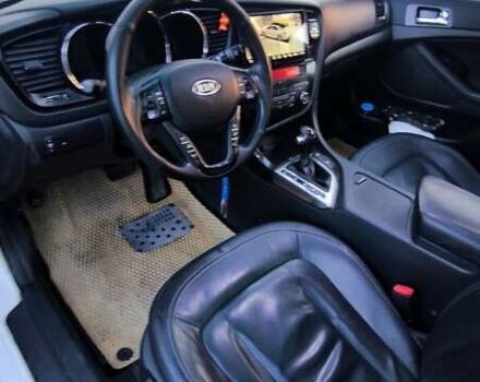 Белый Киа K5, объемом двигателя 2 л и пробегом 363 тыс. км за 7600 $, фото 5 на Automoto.ua