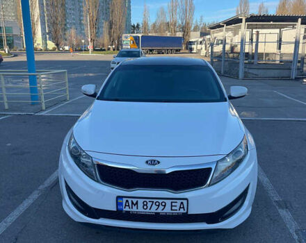 Білий Кіа K5, об'ємом двигуна 2 л та пробігом 260 тис. км за 9800 $, фото 2 на Automoto.ua