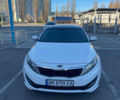 Білий Кіа K5, об'ємом двигуна 2 л та пробігом 260 тис. км за 9800 $, фото 2 на Automoto.ua