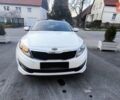 Белый Киа K5, объемом двигателя 2 л и пробегом 363 тыс. км за 7600 $, фото 1 на Automoto.ua