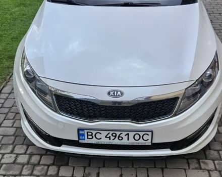 Белый Киа K5, объемом двигателя 2 л и пробегом 255 тыс. км за 10300 $, фото 1 на Automoto.ua