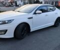 Белый Киа K5, объемом двигателя 2 л и пробегом 363 тыс. км за 7600 $, фото 2 на Automoto.ua