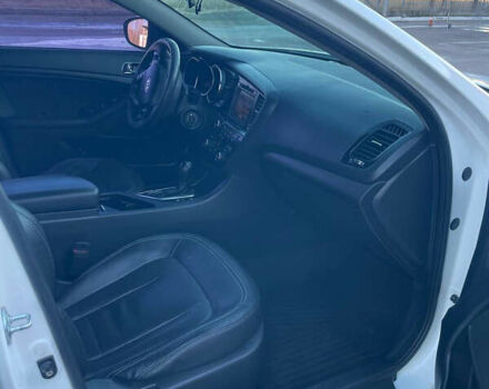 Білий Кіа K5, об'ємом двигуна 2 л та пробігом 260 тис. км за 9800 $, фото 5 на Automoto.ua