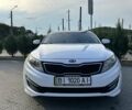 Белый Киа K5, объемом двигателя 2 л и пробегом 272 тыс. км за 9500 $, фото 1 на Automoto.ua