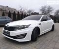 Білий Кіа K5, об'ємом двигуна 2 л та пробігом 157 тис. км за 9999 $, фото 3 на Automoto.ua