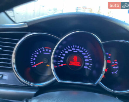 Белый Киа K5, объемом двигателя 2 л и пробегом 450 тыс. км за 8000 $, фото 13 на Automoto.ua