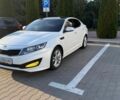 Белый Киа K5, объемом двигателя 2 л и пробегом 315 тыс. км за 9000 $, фото 1 на Automoto.ua