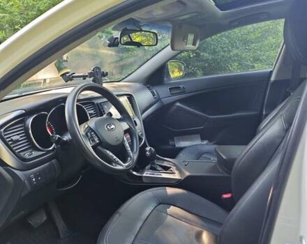 Белый Киа K5, объемом двигателя 2 л и пробегом 240 тыс. км за 9990 $, фото 3 на Automoto.ua