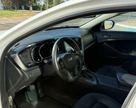 Белый Киа K5, объемом двигателя 2 л и пробегом 98 тыс. км за 9000 $, фото 4 на Automoto.ua