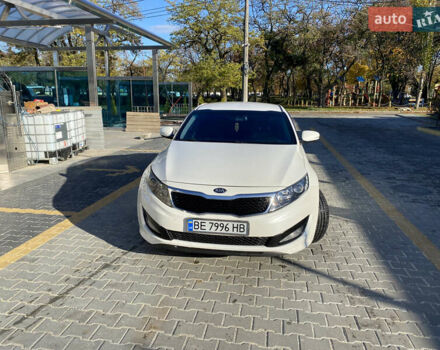 Белый Киа K5, объемом двигателя 2 л и пробегом 450 тыс. км за 8000 $, фото 3 на Automoto.ua