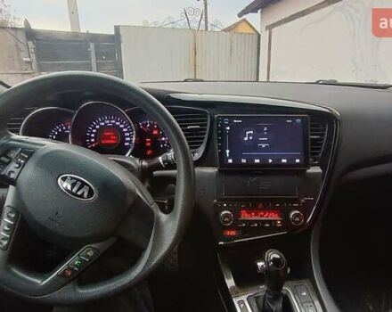 Белый Киа K5, объемом двигателя 2 л и пробегом 230 тыс. км за 10200 $, фото 3 на Automoto.ua