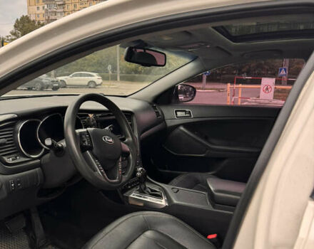 Белый Киа K5, объемом двигателя 2 л и пробегом 180 тыс. км за 6200 $, фото 3 на Automoto.ua