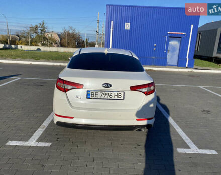 Белый Киа K5, объемом двигателя 2 л и пробегом 450 тыс. км за 8000 $, фото 2 на Automoto.ua