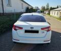Белый Киа K5, объемом двигателя 2 л и пробегом 266 тыс. км за 7000 $, фото 2 на Automoto.ua