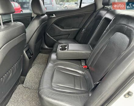Белый Киа K5, объемом двигателя 2 л и пробегом 222 тыс. км за 11500 $, фото 17 на Automoto.ua