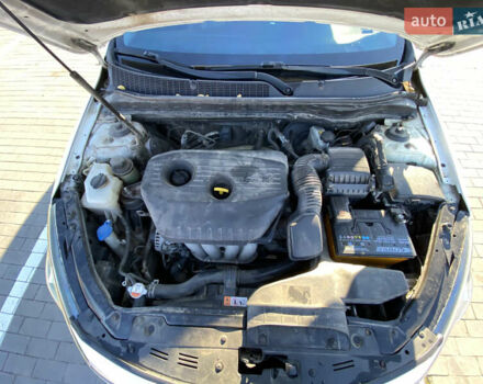 Белый Киа K5, объемом двигателя 2 л и пробегом 450 тыс. км за 8000 $, фото 15 на Automoto.ua